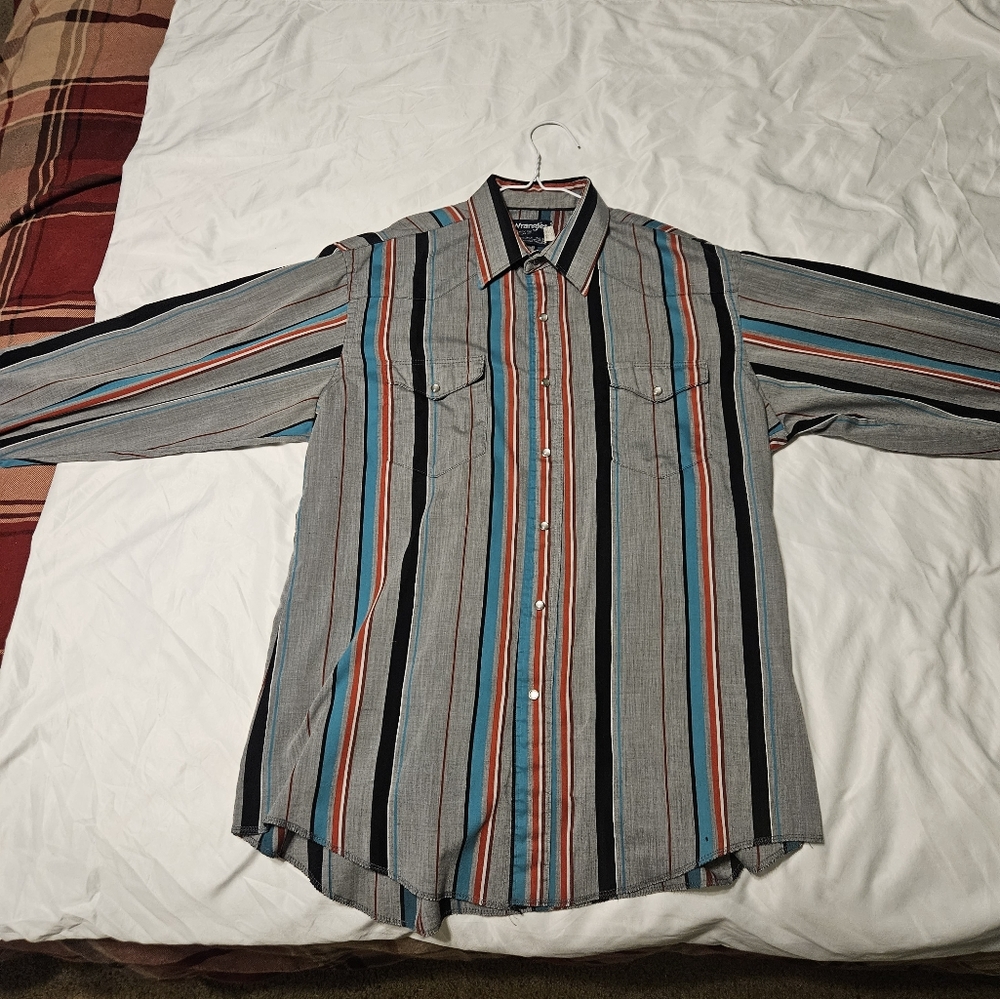 Wrangler Long Sleeve Button Down Pearl Snap Western Shirt Size 16.5 x 35